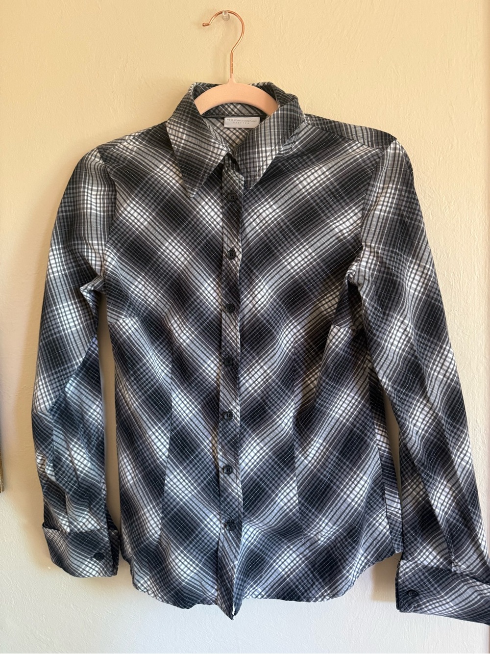 New York & Company Black & White Plaid Long Sleeve Button Down Shirt